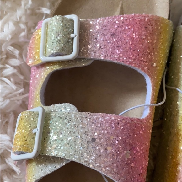 NEW✨PLACE Sandals - Picture 6 of 11